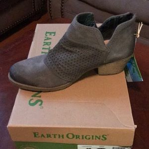 Earth Origins Grey Booties size 9